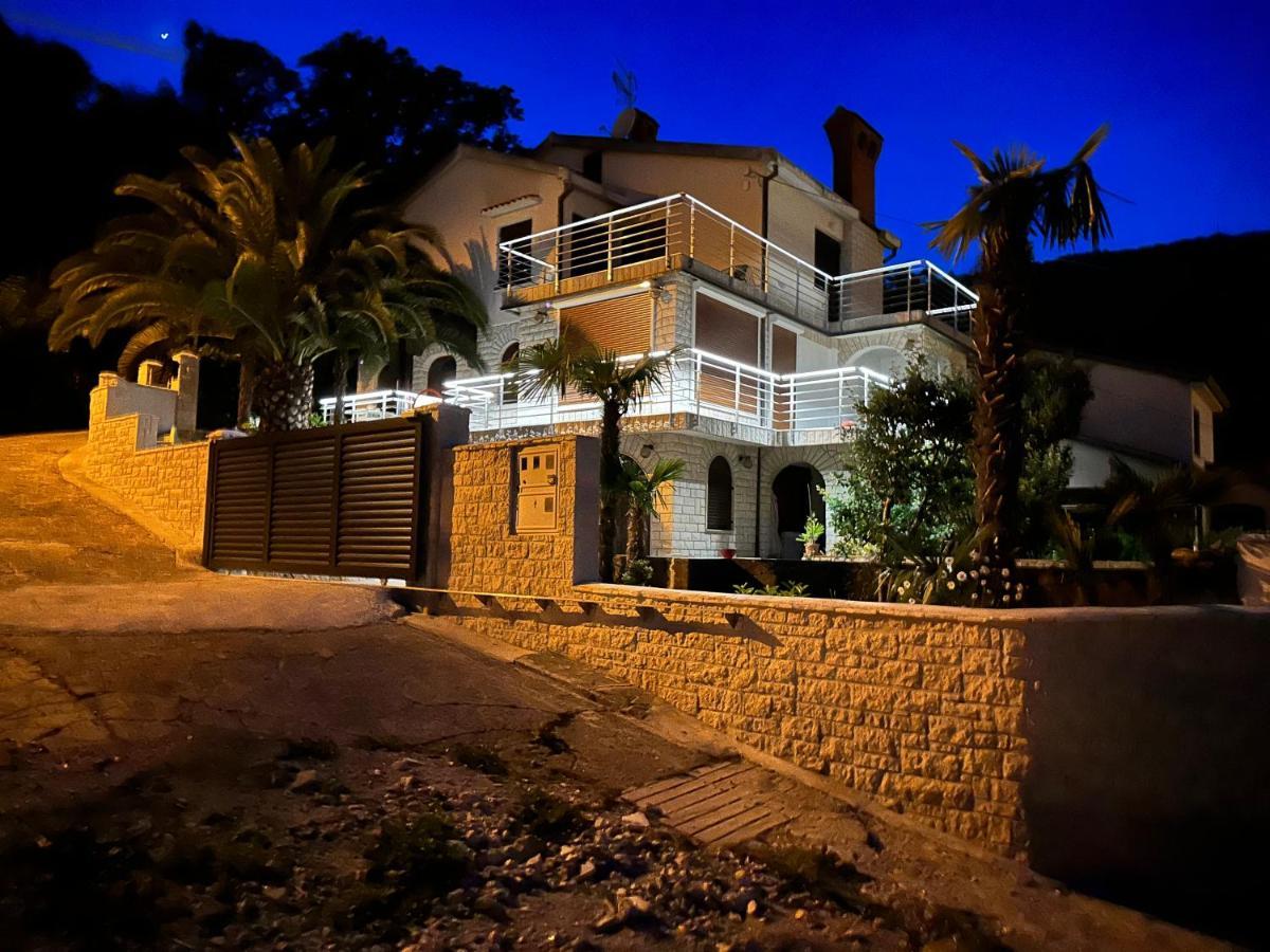Vacation Home Lucija Slatina  Buitenkant foto