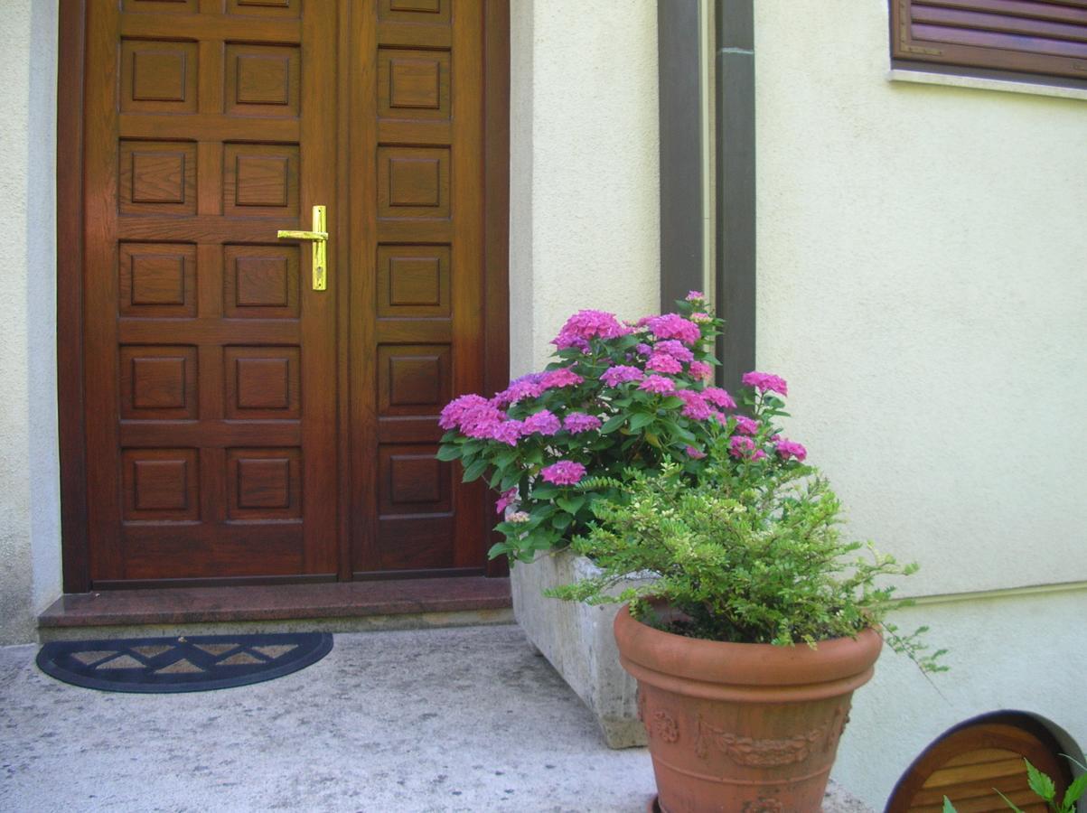 Vacation Home Lucija Slatina  Buitenkant foto